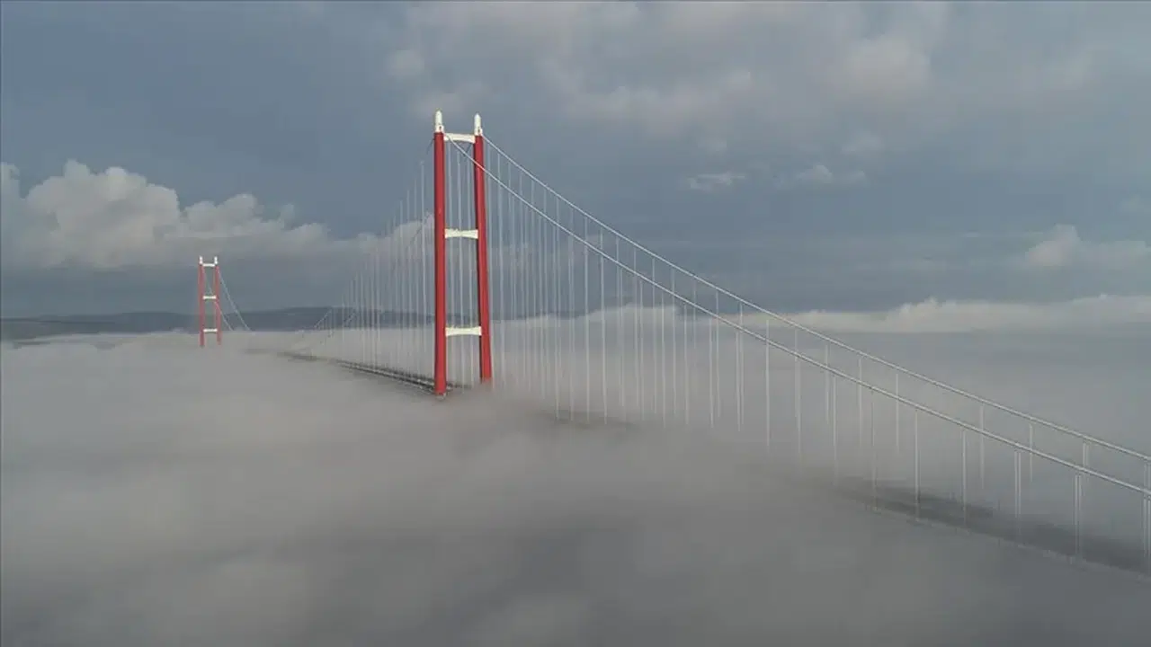 Çanakkale Boğazı'na sis engeli: Hayat durdu!