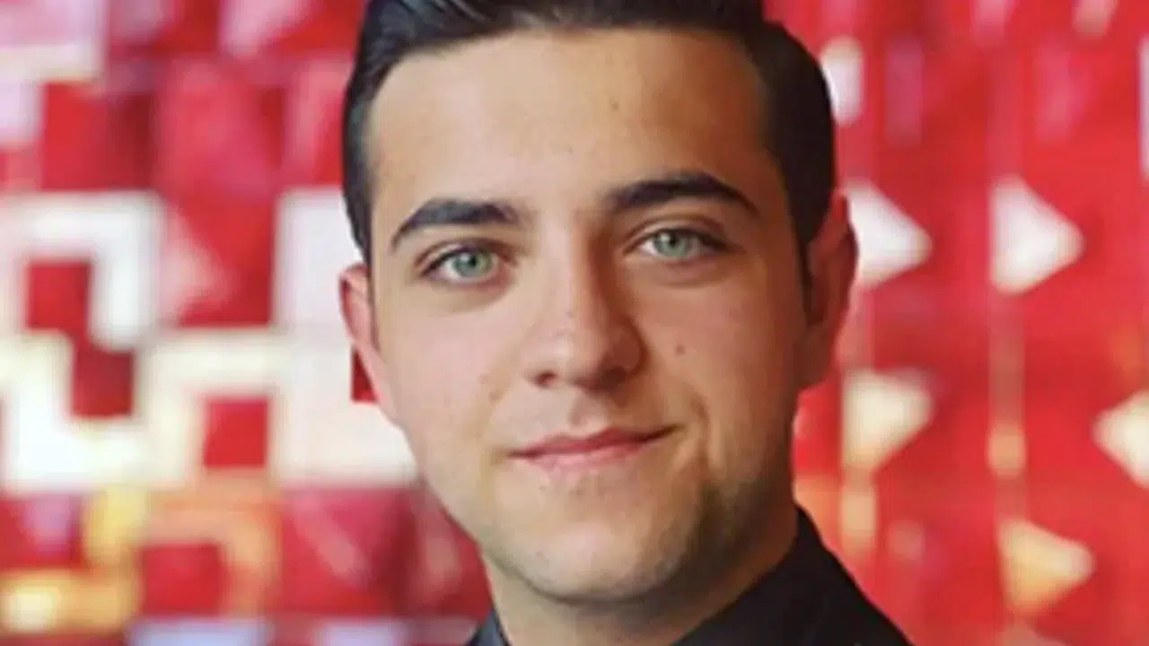 Berat Efe Parlar biyografisi: Kaç yaşında, aslen nereli, burcu? Oyunculuk kariyeri ve hayatının özeti