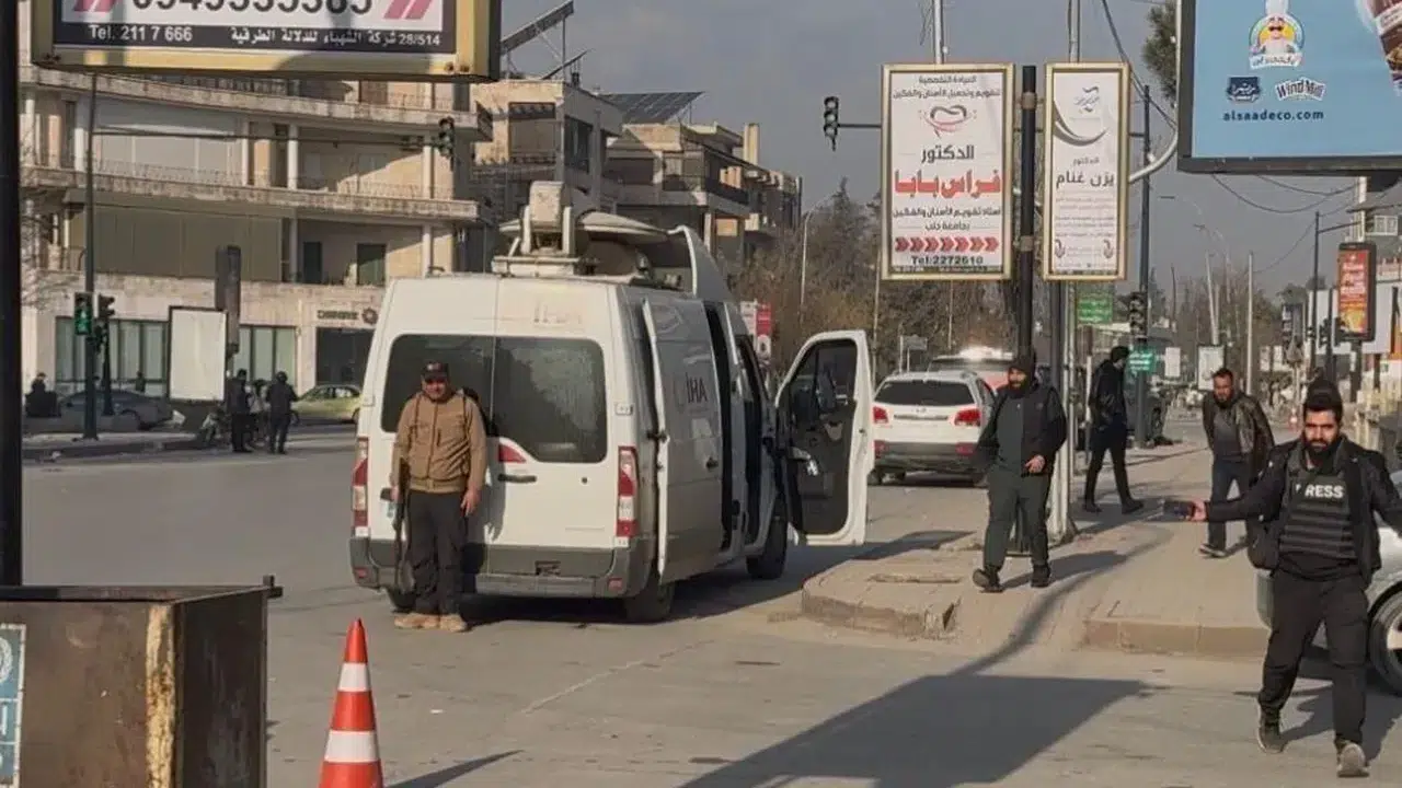 Sahada tehlikeli anlar: Halep’te İHA basın ekibine ateş açıldı