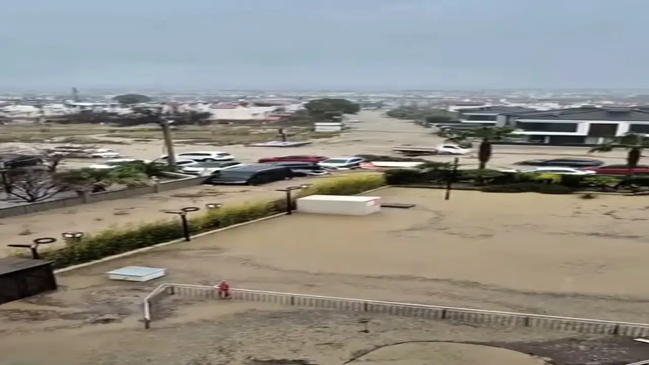 Aydın'da sağanak felaketi... Dereler taştı, araçlar sele kapıldı!