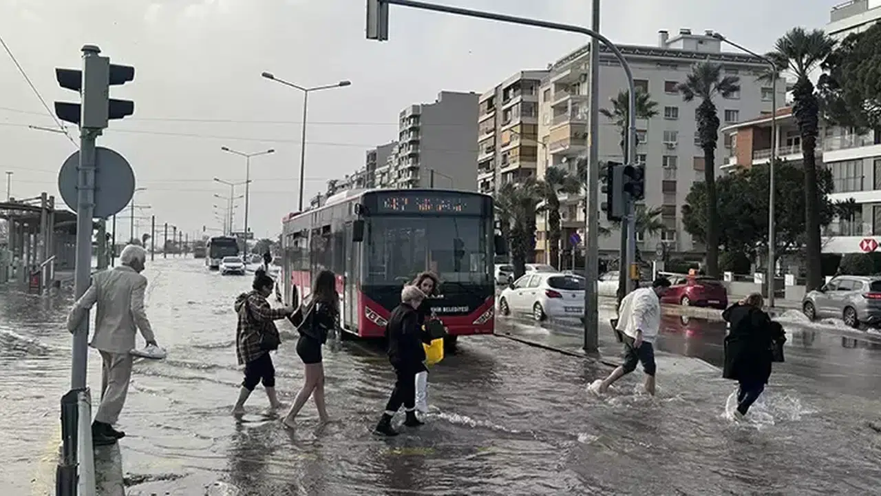 MGM’den Kuvvetli Yağış ve Fırtına Uyarısı! Marmara ve Ege’de Toz Taşınımı Bekleniyor