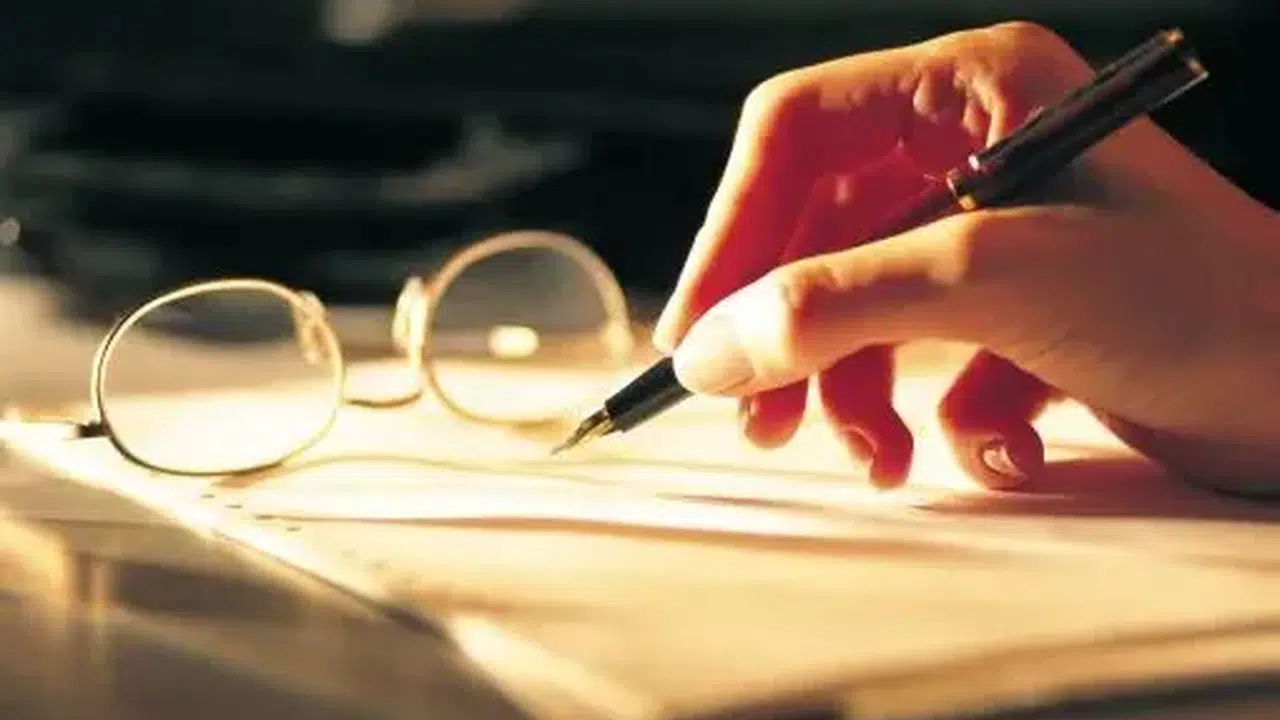 Şiirde Dize Nedir, Dize ve Mısra Arasındaki Fark Nedir? Şiirde Dize Kaç Tanedir ve Dize Nasıl Yazılır?