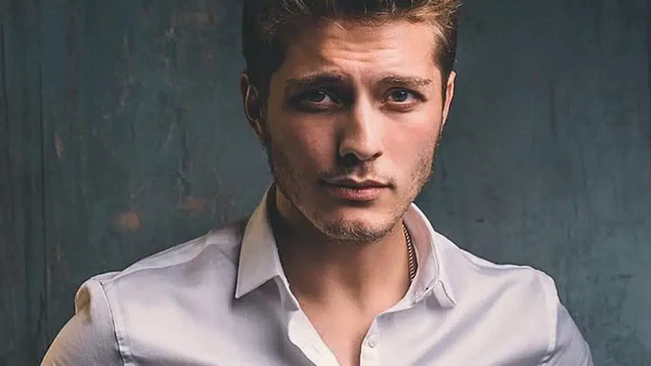 Aynı Yağmurun Altında Ali kim, gerçek adıne, Burak Tozkoparan kaç yaşında, nereli, boyu kaç, tv dizileri ve kariyeri