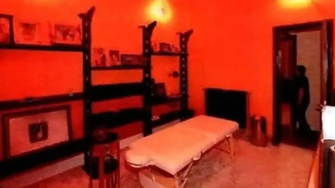 Epstein’in Paris’taki 10 milyon sterlinlik sarayı! Masaj odası ve egzotik dekor skandalı