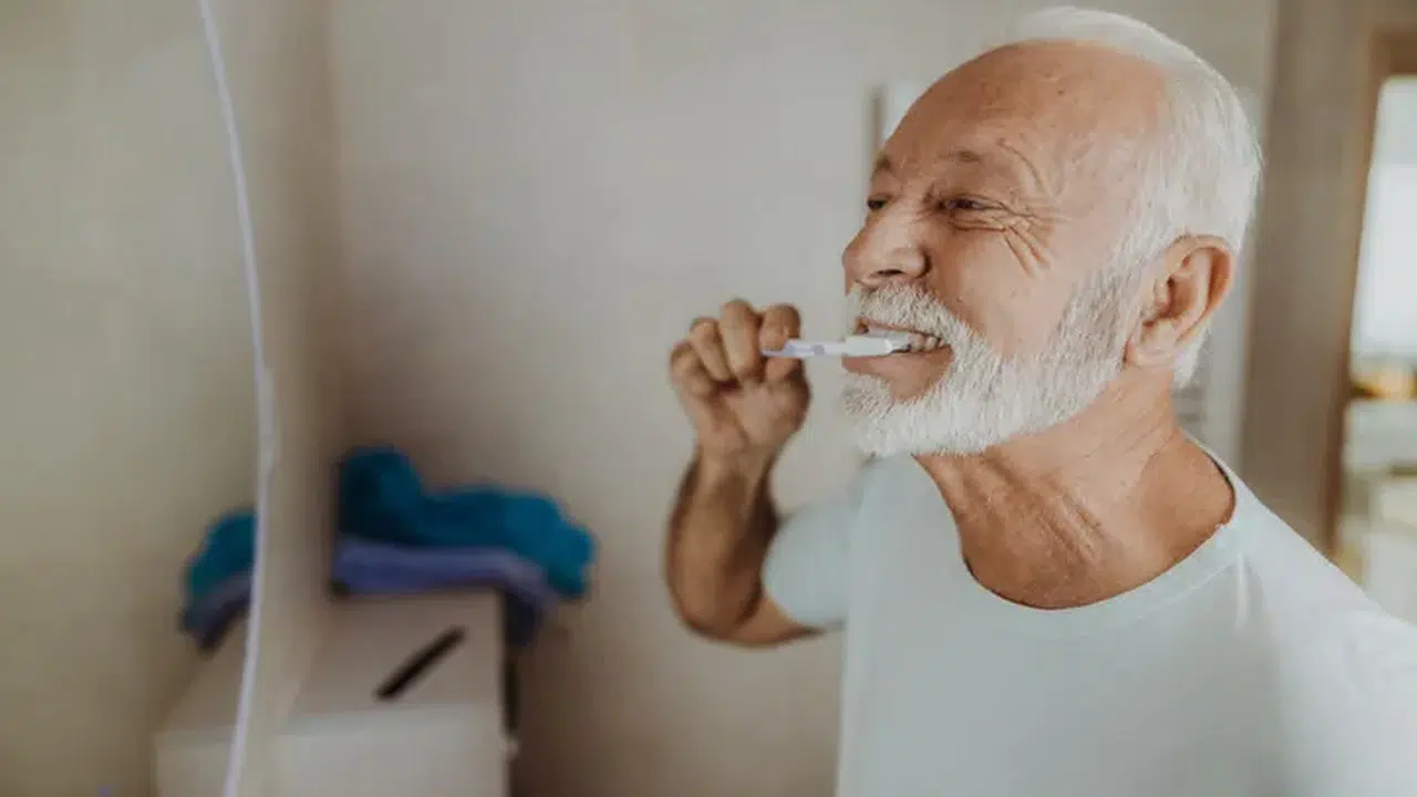 Oruçluyken diş fırçalamak orucu bozar mı, niyet ettikten sonra diş fırçalanır mı?