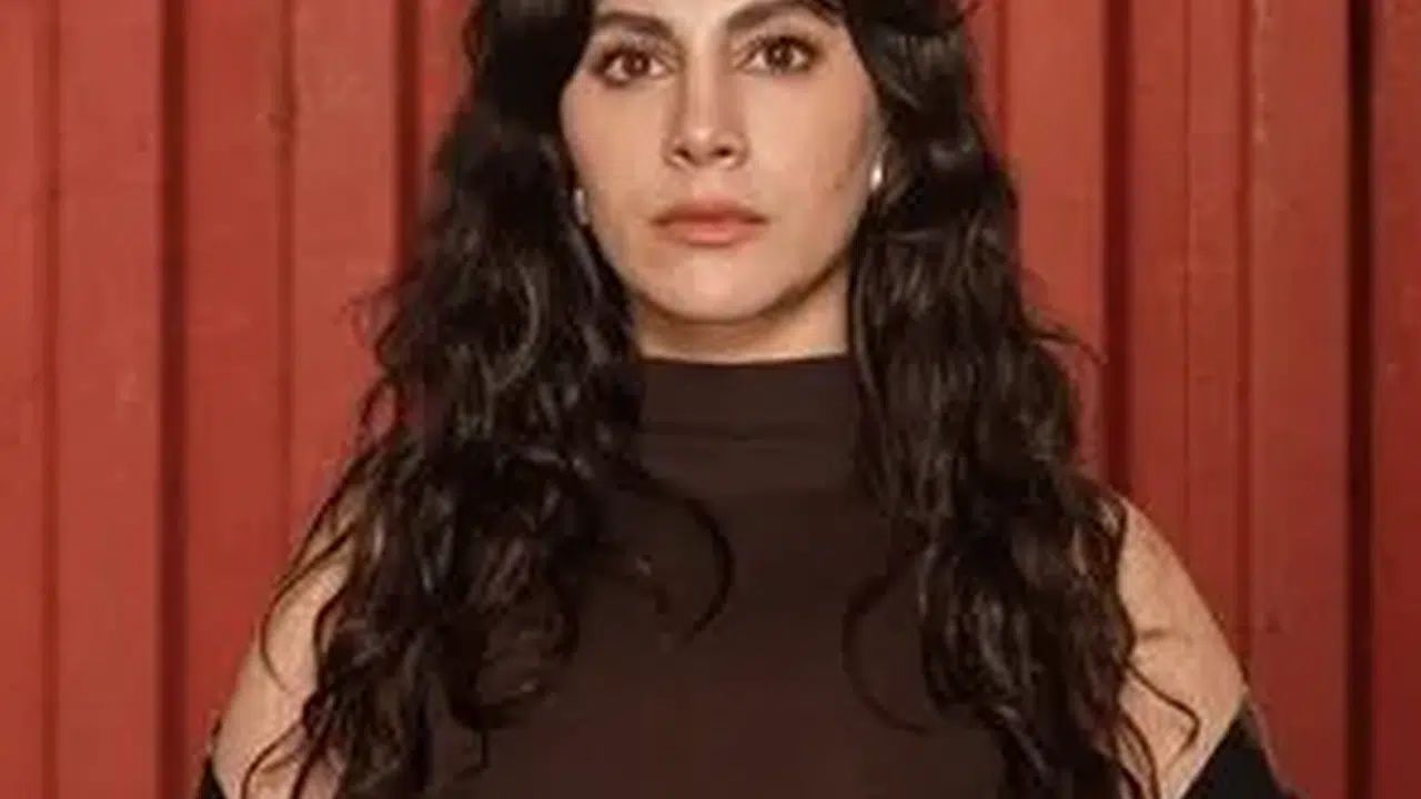 Abi Dizisi Gülüşan Kimdir? Tuğçe Açıkgöz Kaç Yaşında, Nereli, Hangi Dizilerde Oynadı, Kariyeri