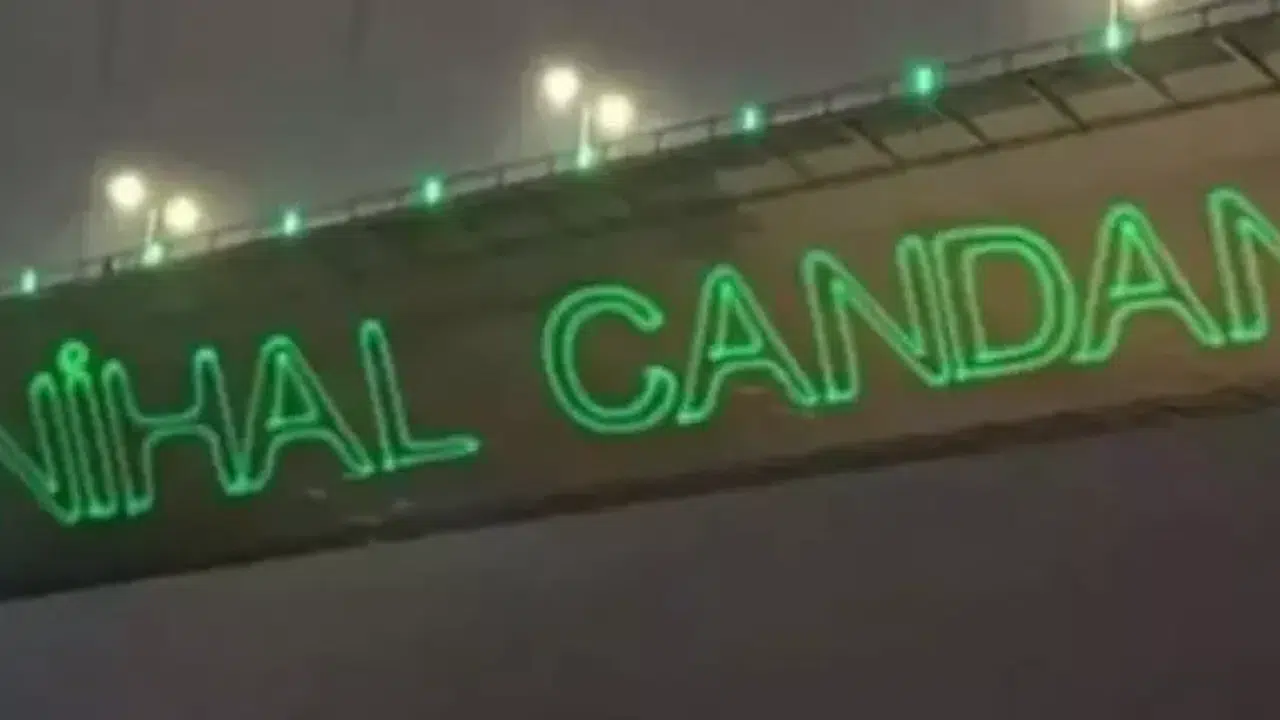 Bahar Candan ablası için köprüde nasıl bir anma yaptı?