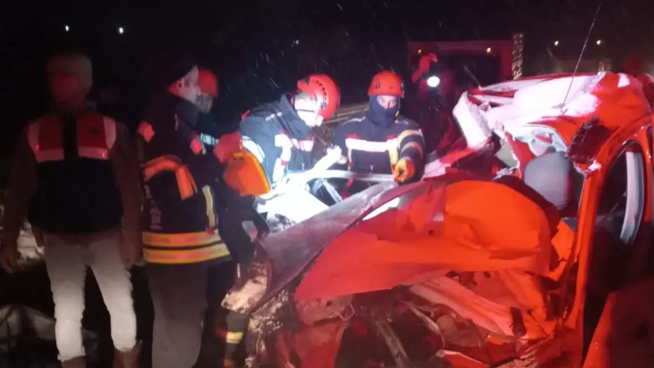 Erzurum’da ölüm yolculuğu! Tır otomobile çarptı