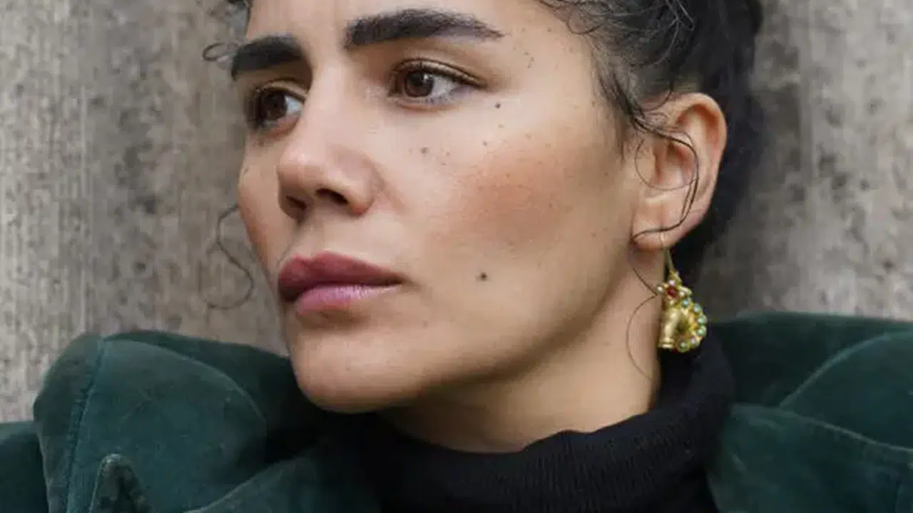 Özge Arslan kimdir, nereli ve kaç yaşında? Taşacak Bu Deniz dizisindeki Ballı karakteriyle gündemde olan Özge Arslan’ın hayatı ve kariyeri