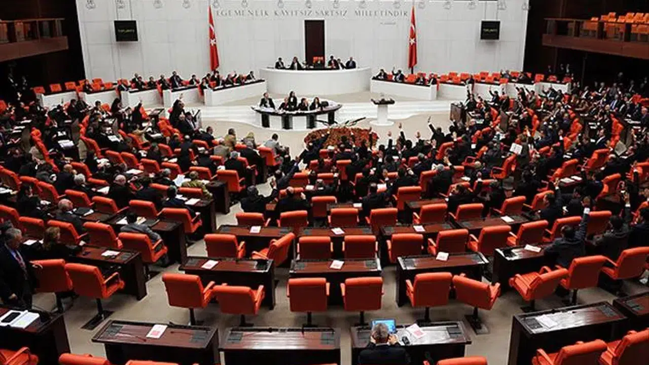 Staj ve Çıraklık Sigortası Emeklilik Başlangıcı Sayılacak mı? Torba Yasa ve TBMM Görüşmelerinde Son Durum Ne?