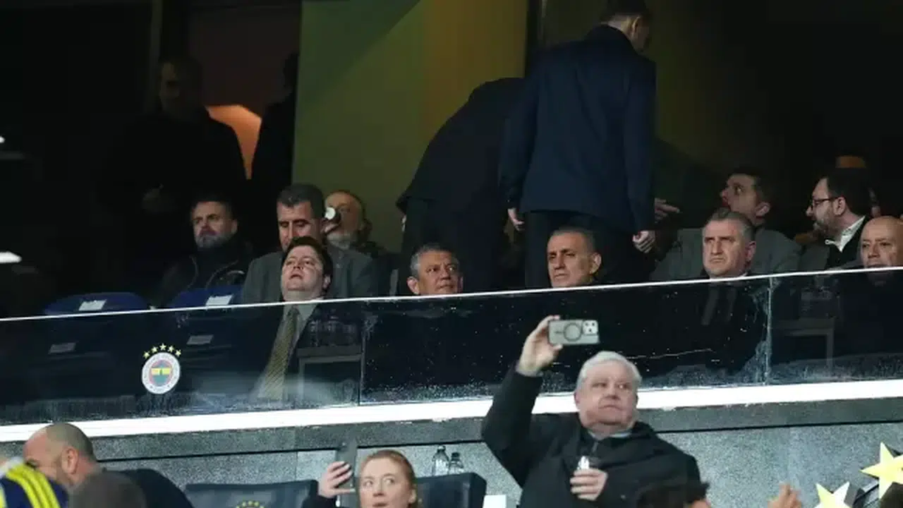 Özgür Özel 4-1 Demişti, Maç 3-0 Bitti! Skor Tahmini Sosyal Medyada Gündem Oldu