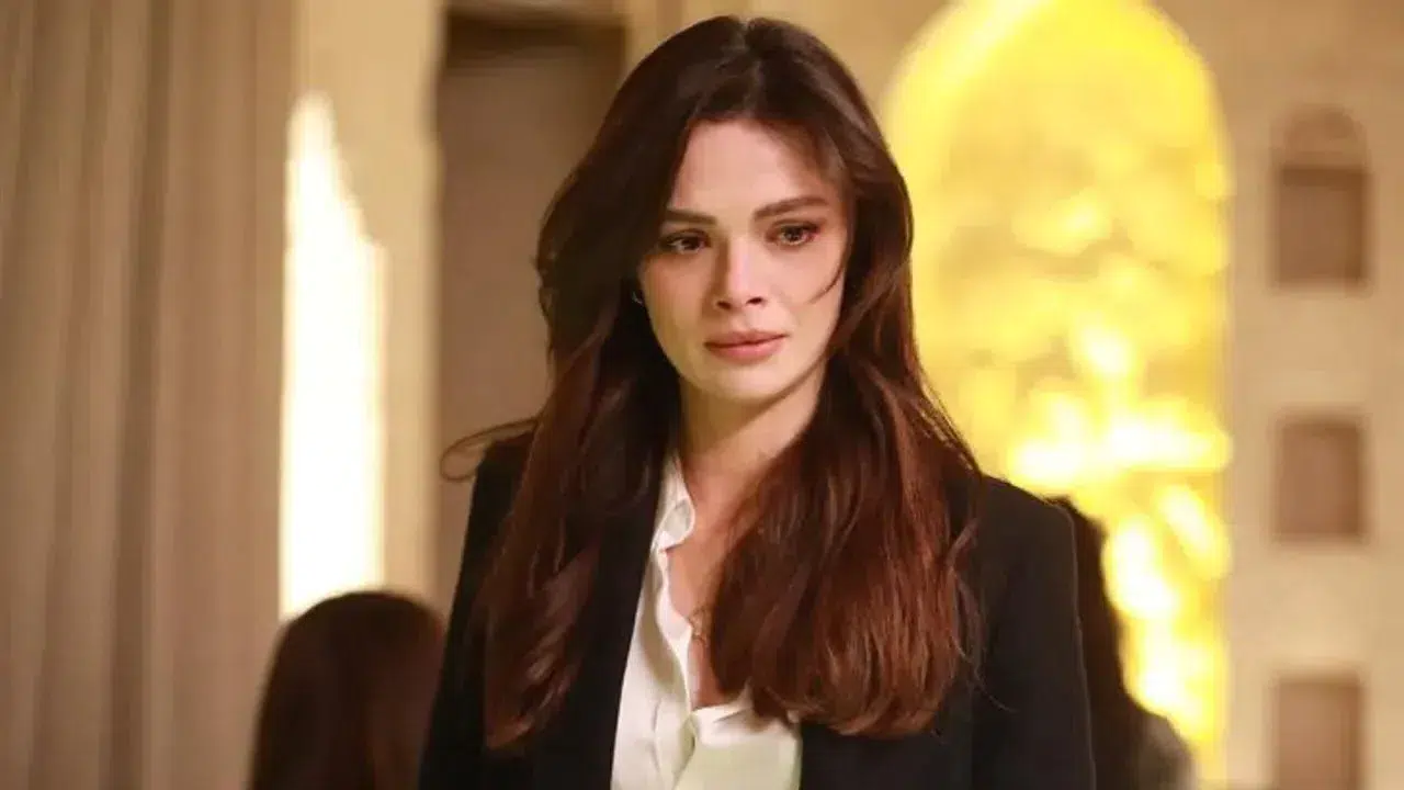 Sinem Ünsal Hayatı (kimdir), kaç yaşında, evli mi, aslen nereli, burcu ne ve hangi dizilerde rol aldı?