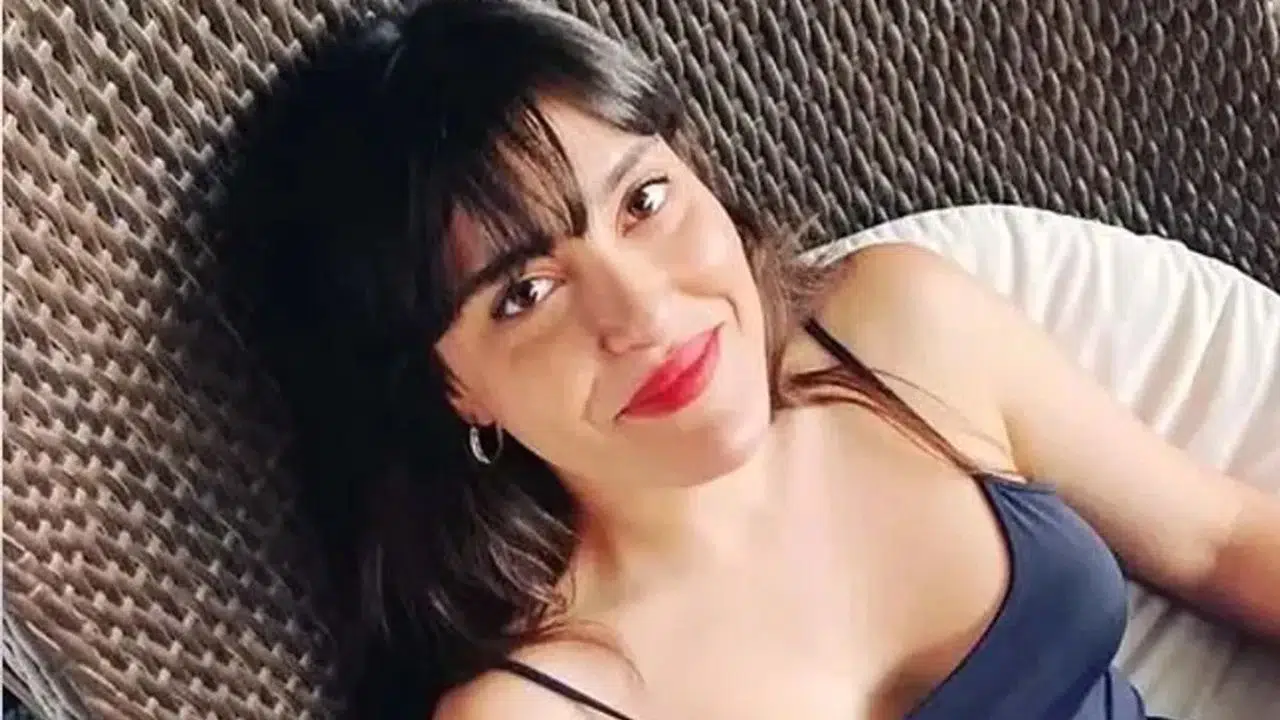 Ecem Akbin Kimdir, Kaç Yaşında, Nereli, Eğitimi Ne, Hangi Dizilerde Oynadı, Annesi Aydan Şener Mi, Babası Ayhan Akbin Mi?