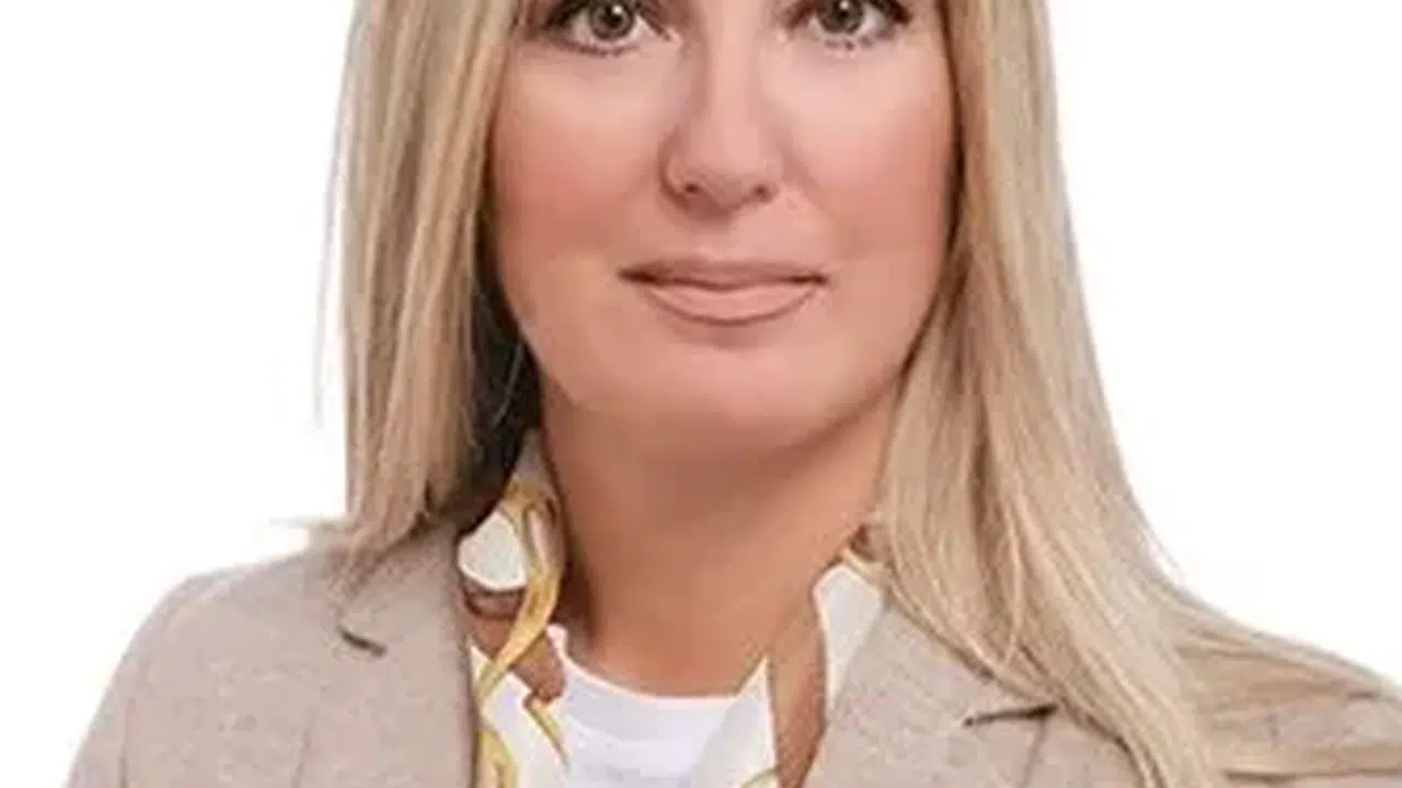 Aylin Ünver Noi kim, evli mi, eşi (kocası) kim, nereli, ne iş yapıyor ve kaç yaşında?