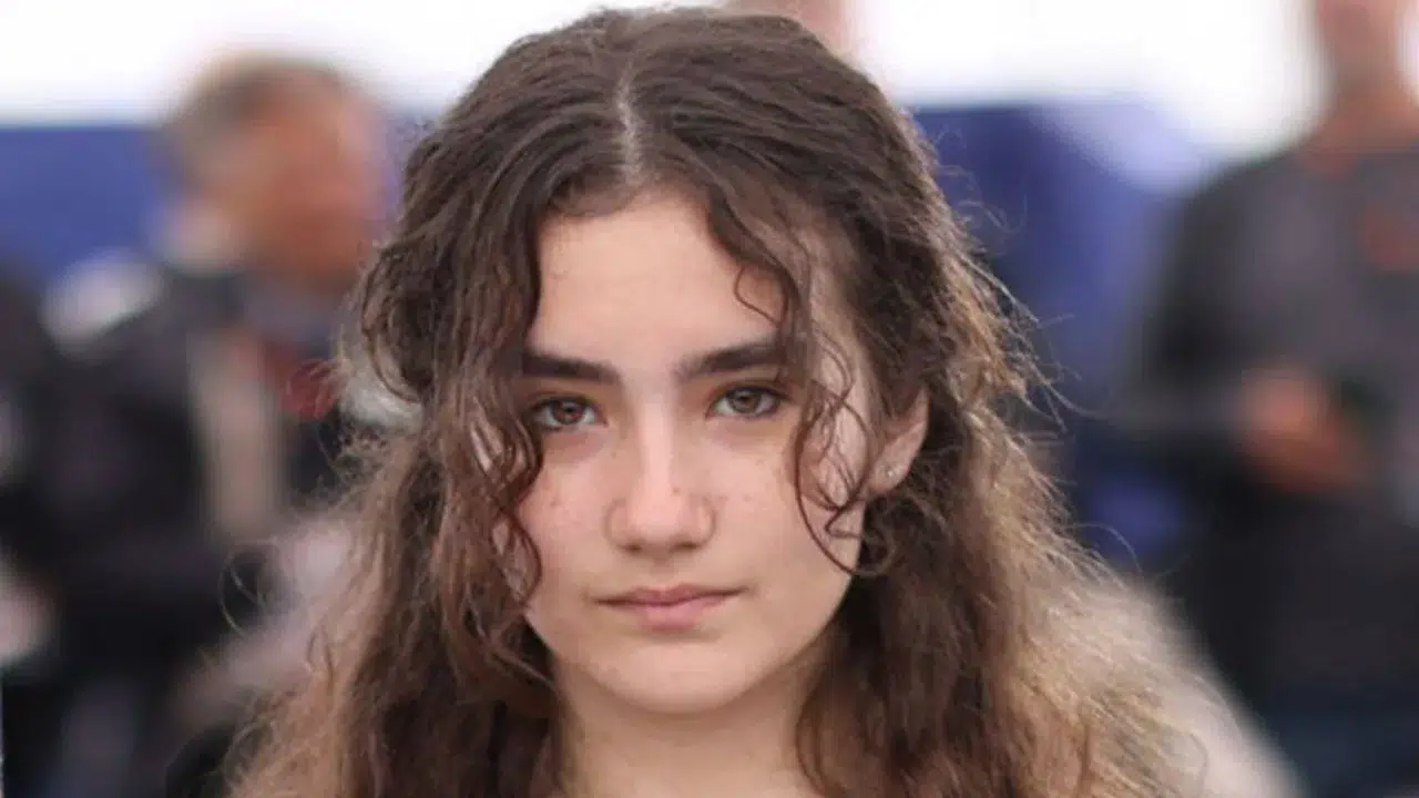 Kuru Otlar Üstüne Filminde Oynayan Ece Bağcı Kim, Kaç Yaşında, Sevgilisi Kim?