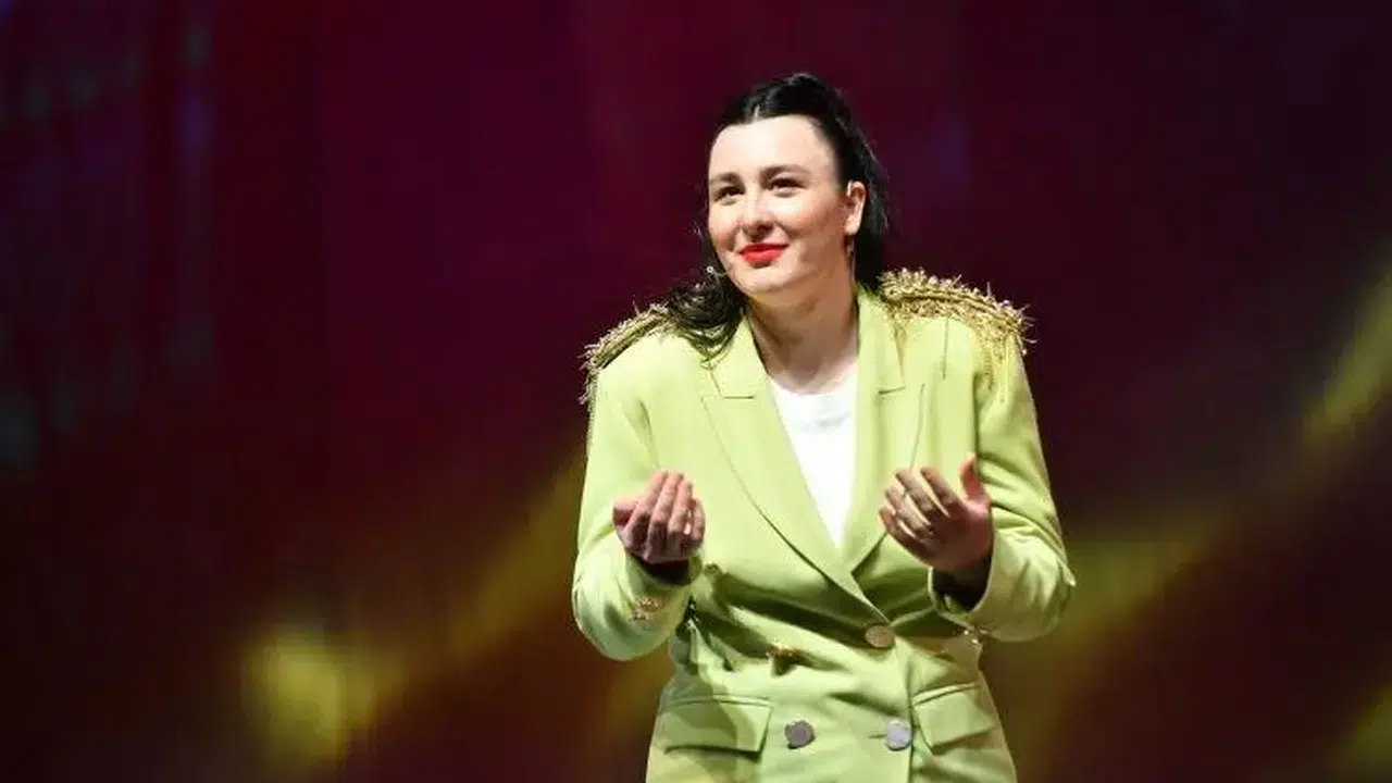 Yasemin Sakallıoğlu Kimdir? Kaç Yaşında, Aslen Nereli, Hangi Diziler ve Filmlerde Rol Aldı, Aldığı Ödüller Var mı?