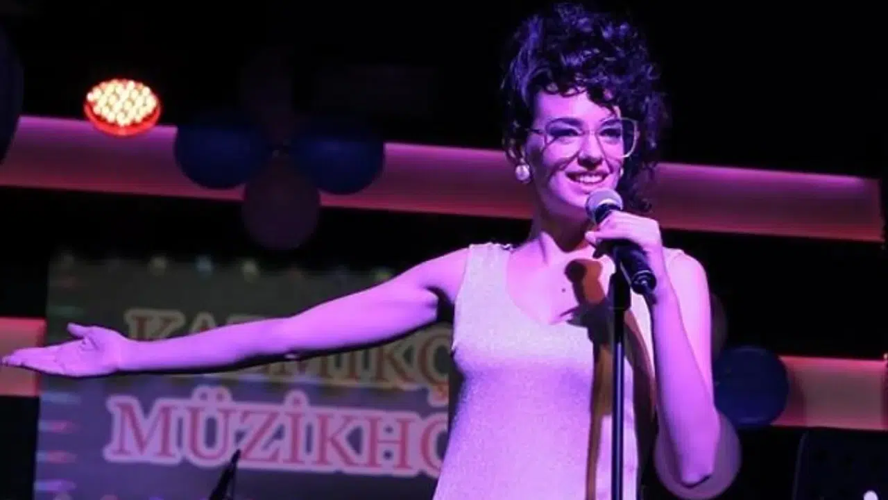 'Rüya Gibi' setinde 'Kardeş Payı' nostaljisi... Seda Bakan'a Ahsen Eroğlu ve Şebnem Bozoklu da katıldı!