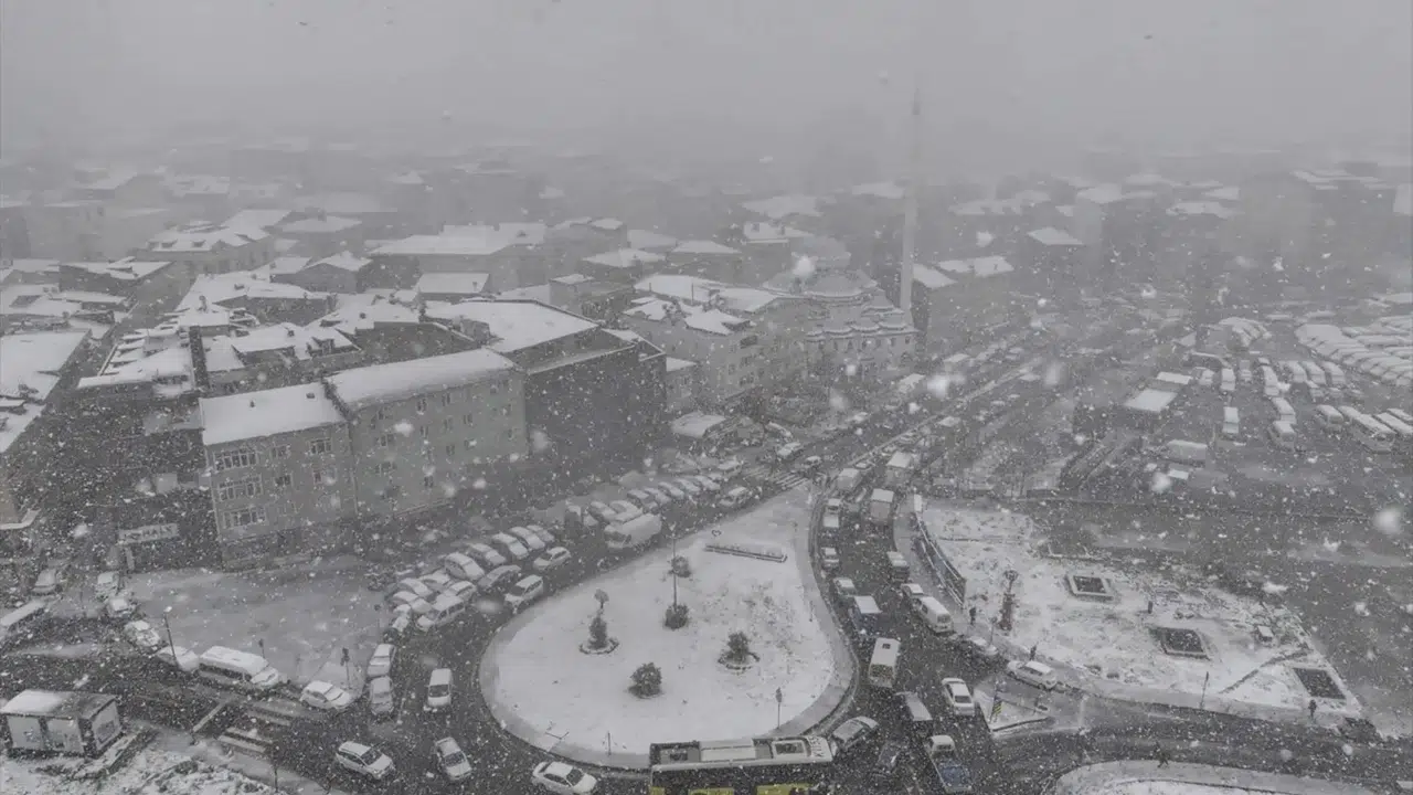 Kar yağışı sonrası Iğdır’da okullar tatil edilecek mi? 9 Şubat eğitim öğretim gelişmeleri