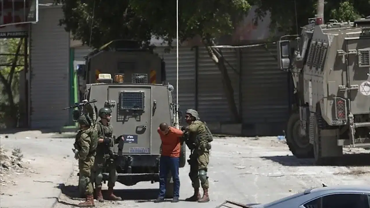 İşgalci İsrail ordusu Batı Şeria’da operasyon düzenledi: Yaralı ve gözaltılar var