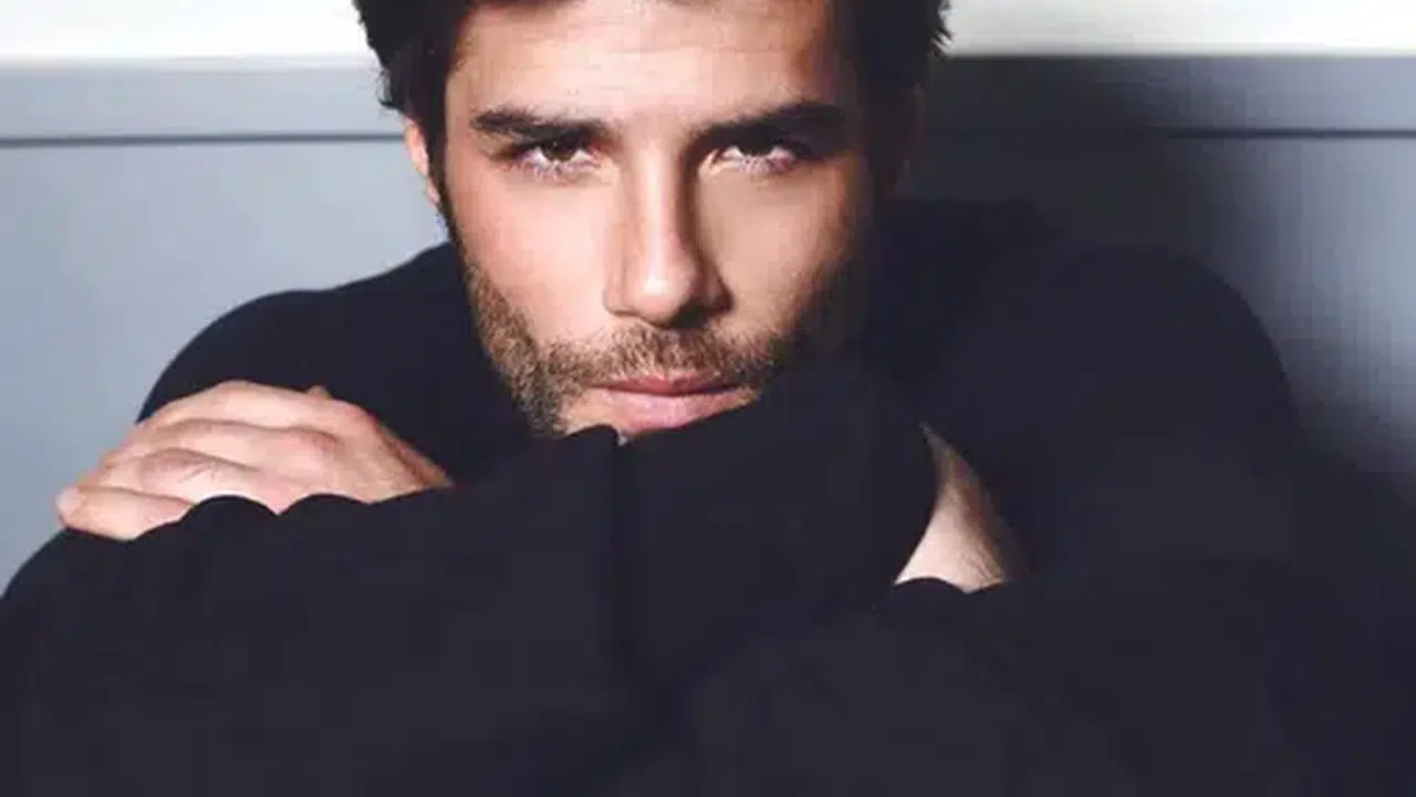 Berk Cankat kim, kaç yaşında, nereli, hangi dizilerde oynadı, Sinem Ünsal ile ilişkisi nasıl?