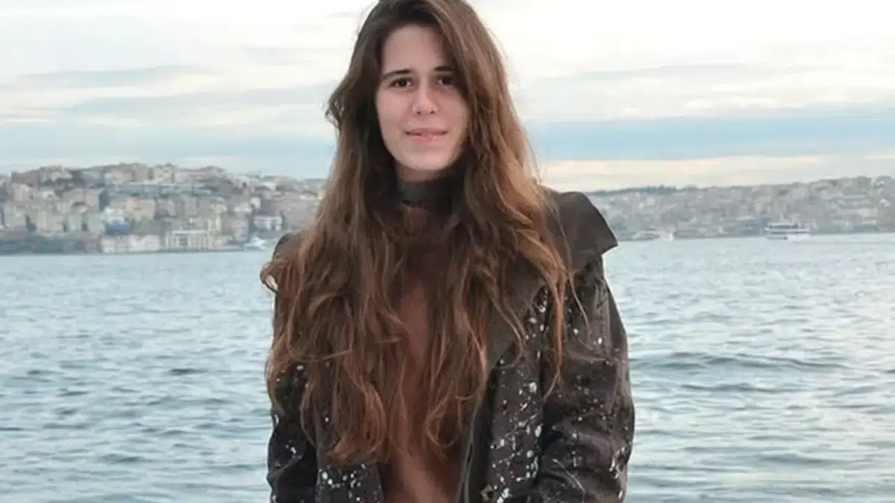 Lal Denizli Kimdir, Kaç Yaşında, Aslen Nereli, Hangi Siyasi Partiden, Kimin Kızı ve Eşi Kim?