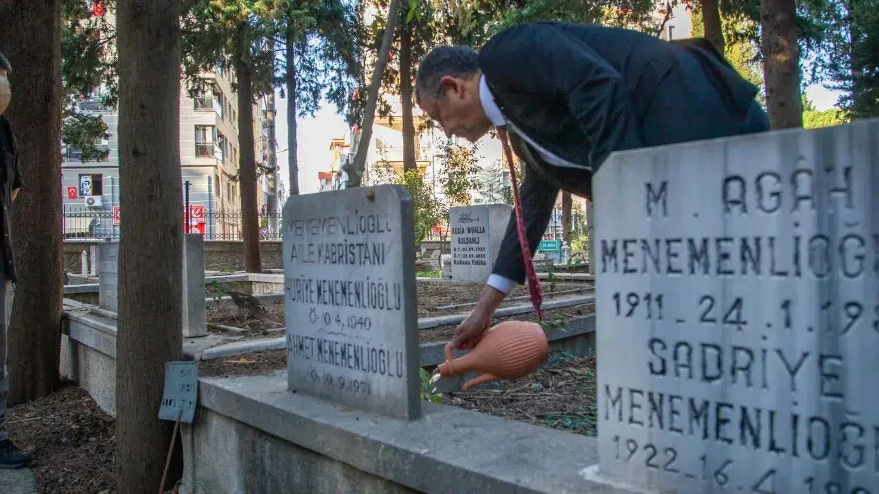 Özgür Özel’in Dedesi Kim, Aslen Nereli, Ailesi Kim, Balkan Göçmeni Mi, Eğitimi ve Mesleği Ne, Eşi Kim?