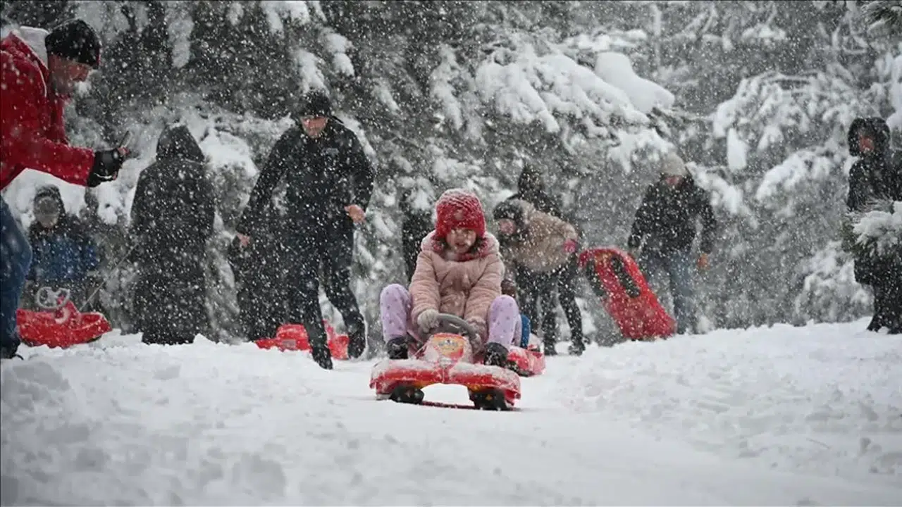 Bugün okullar tatil mi, 2 Şubat kar tatili var mı, Tekirdağ ve Kırklareli’nde valilik açıklamasıyla okullar tatil mi edildi?