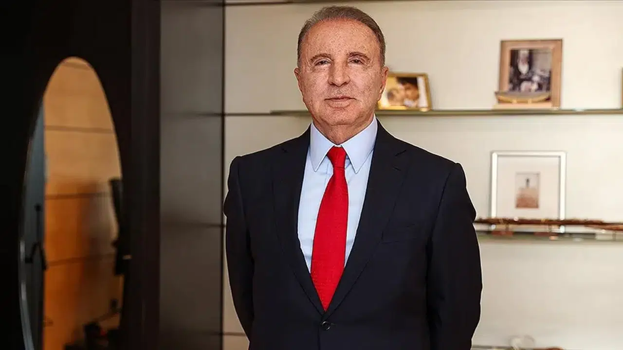 Ünal Aysal kimdir, serveti ne kadar, kaç yaşında, nereli ve şimdi ne iş yapıyor?