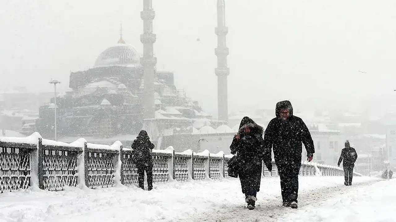 İstanbul’a Kar Geliyor! Meteoroloji ve AKOM Saat Verdi