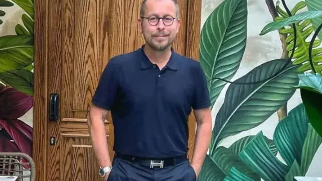 MasterChef konuğu Ömür Akkor kimdir, aslen nereli? MasterChef Türkiye final öncesi ünlü şefin hayatı ve mutfak yolculuğu