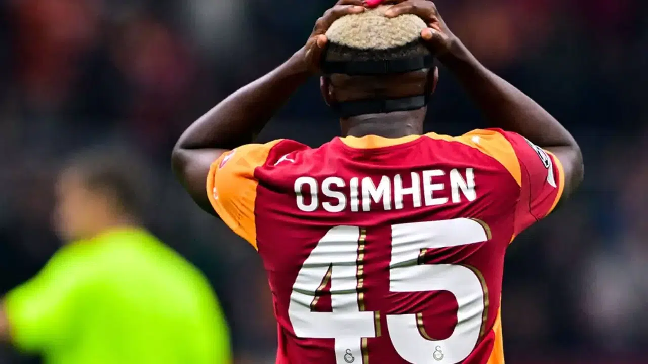 Gol hırsı yüksek Osimhen, pas alamamaktan rahatsız!