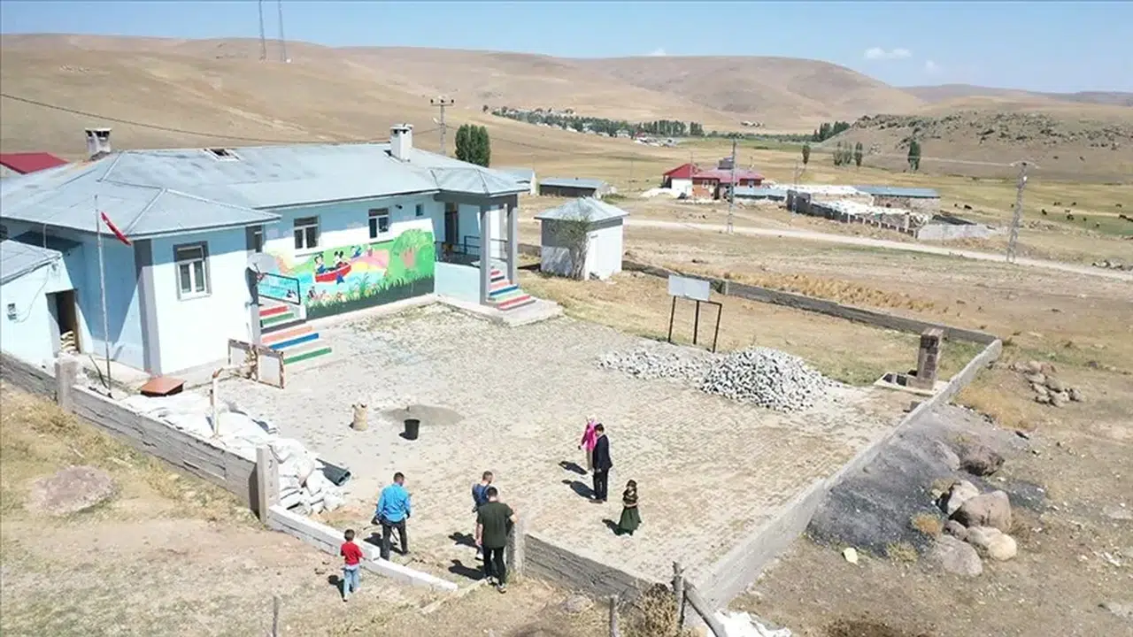 Sibirya Soğukları Alarm Verdi! Ağrı’da Cuma Günü Okullar Tatil Edilebilir