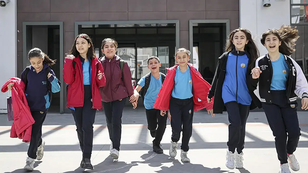 MEB 2025-2026 ikinci dönem takvimini açıkladı mı, mart ara tatili Ramazan Bayramı ile birleşti mi, okullar tatil olacak mı?