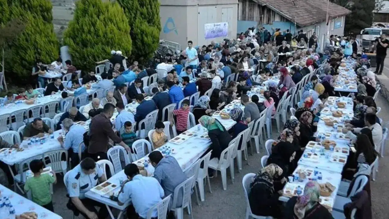2026 Antalya iftar çadırı nerede kuruluyor? Ücretsiz iftar yemeği hangi ilçelerde var?