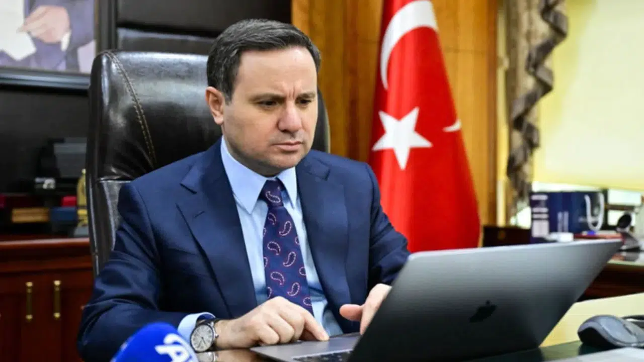 Akın Gürlek Kimdir, Ailesi Kim, Annesi ve Babası Kimdir, Kökeni Nereli?