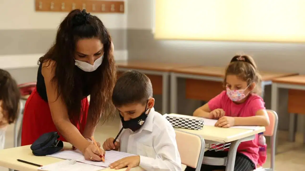 Ücretli Öğretmen Ek Ders Ücreti 2026 Ne Kadar Olacak? Maaş Vergi Kesintisi Sonrası Araştırılıyor