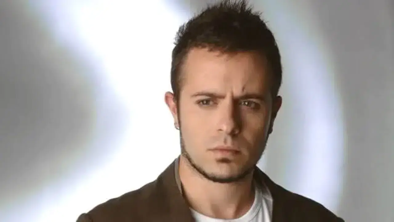 Emre Aydın biyografisi, yaşı kaç, nerede eğitim aldı, aslen nereli, hangi grupta yer aldı?