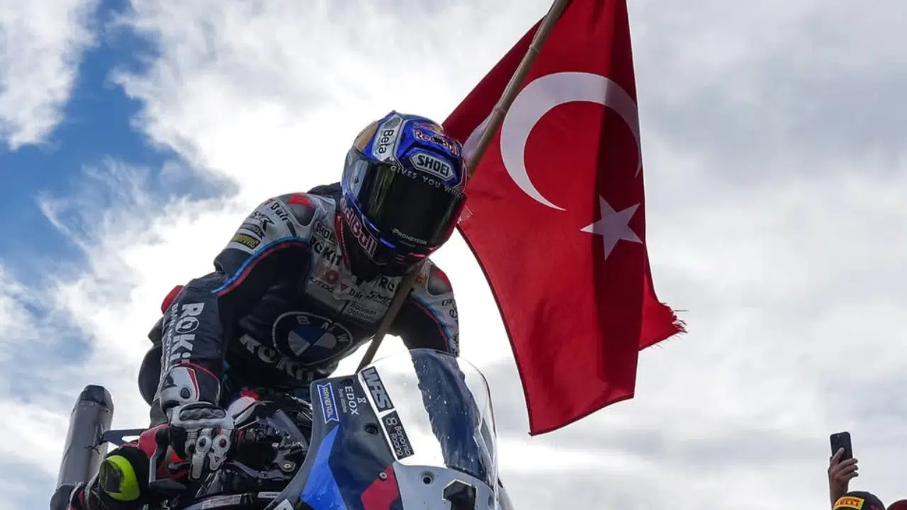 Toprak Razgatlıoğlu kim, inancı ne, evli mi, 2025 Dünya Superbike’ta ne şampiyonu oldu?