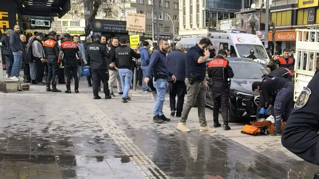 Diyarbakır’da gündüz saatlerinde silahlar konuştu 3 kişi yaralandı!