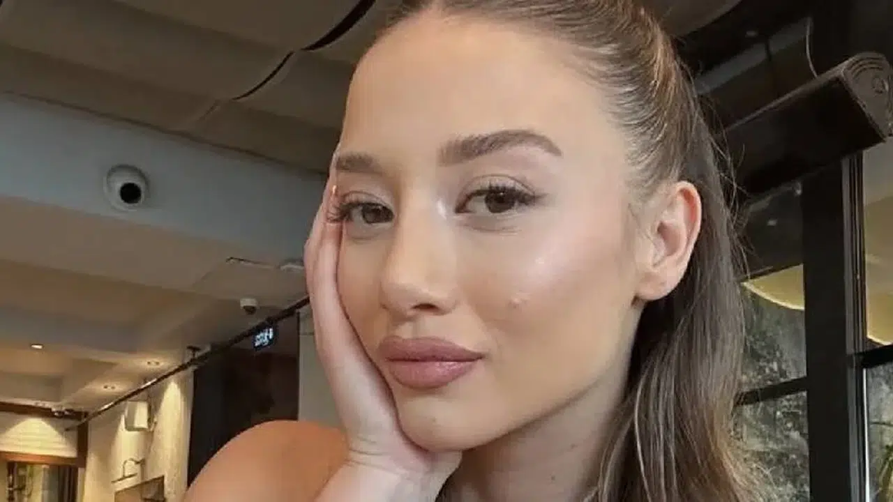 Aleyna Kalaycıoğlu estetikli mi?