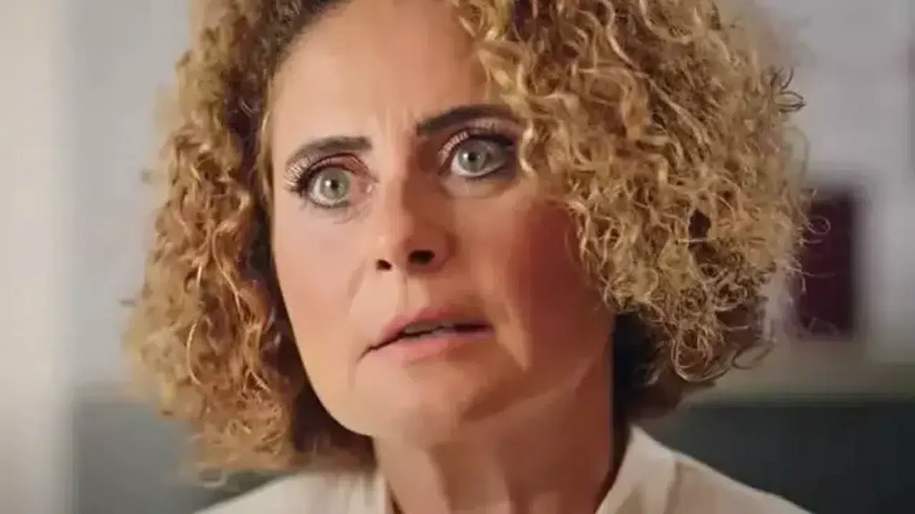 Doktorlar Başka Hayatta Feda kim, Esra Akkaya kaç yaşında, nereli, tv dizileri ve kariyeri