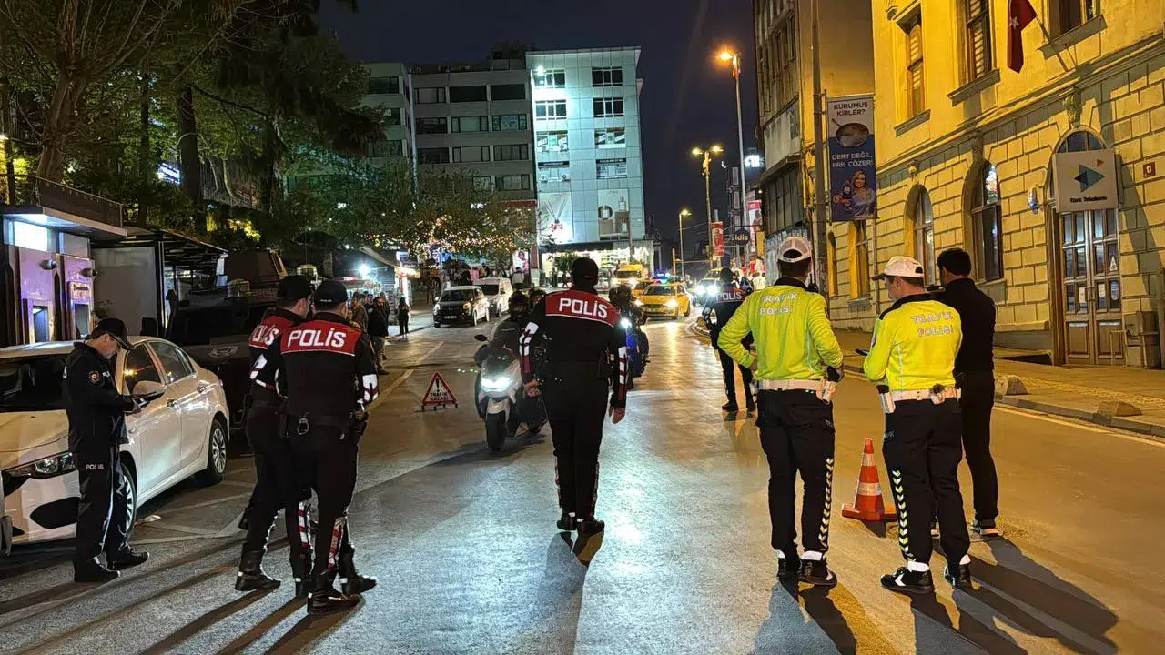 İstanbul’da gece boyu denetim: Yüzlerce gözaltı, çok sayıda silah