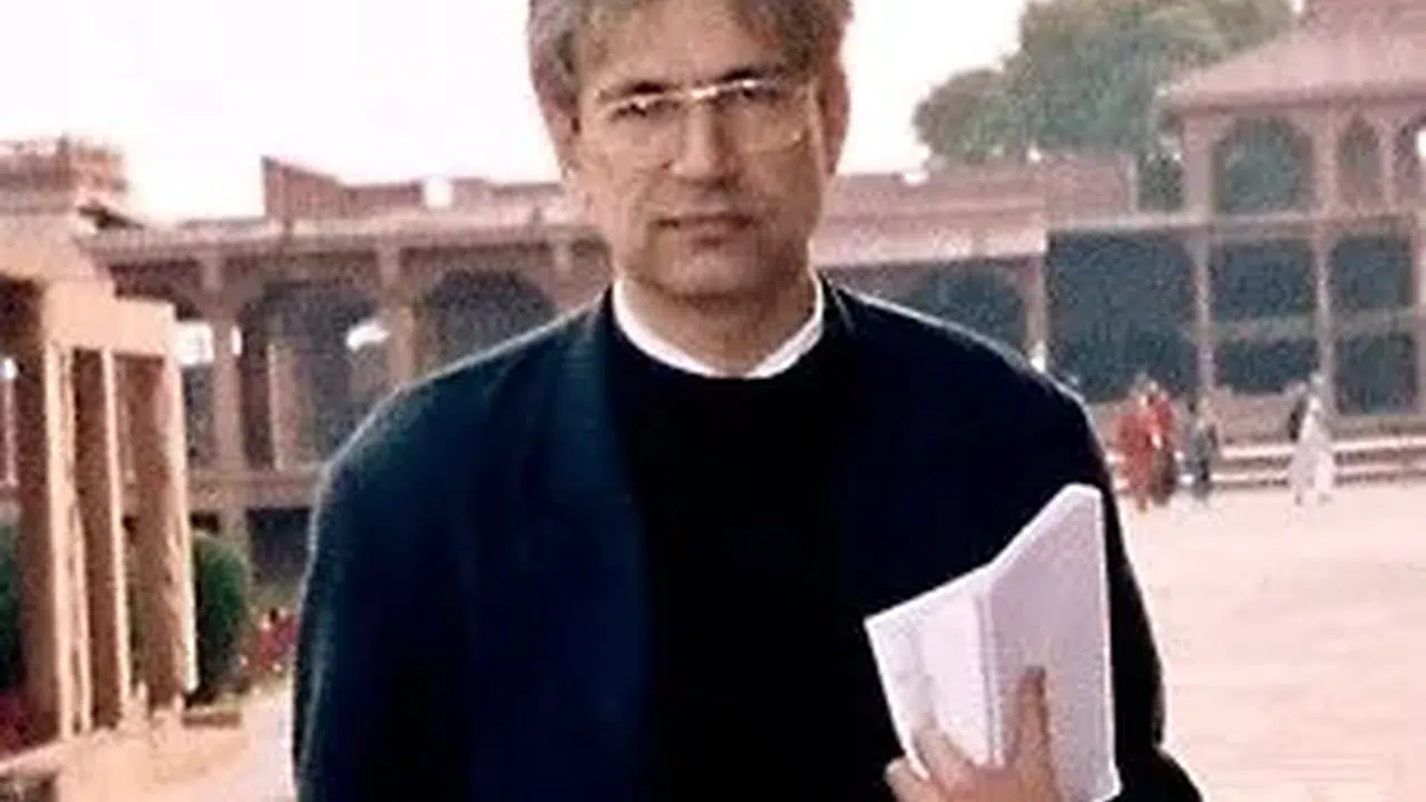 Orhan Pamuk'un ilk romanı nedir?