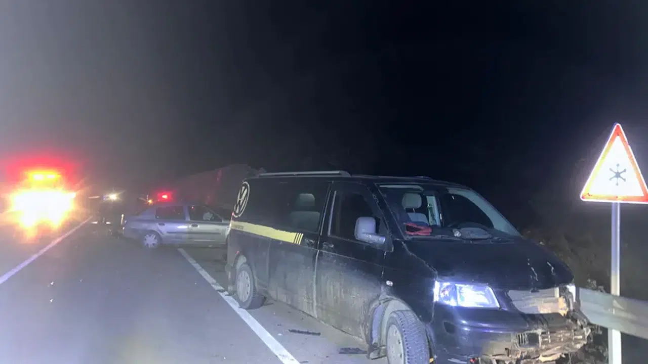 Kastamonu’da feci kaza! Minibüs ile otomobil çarpıştı