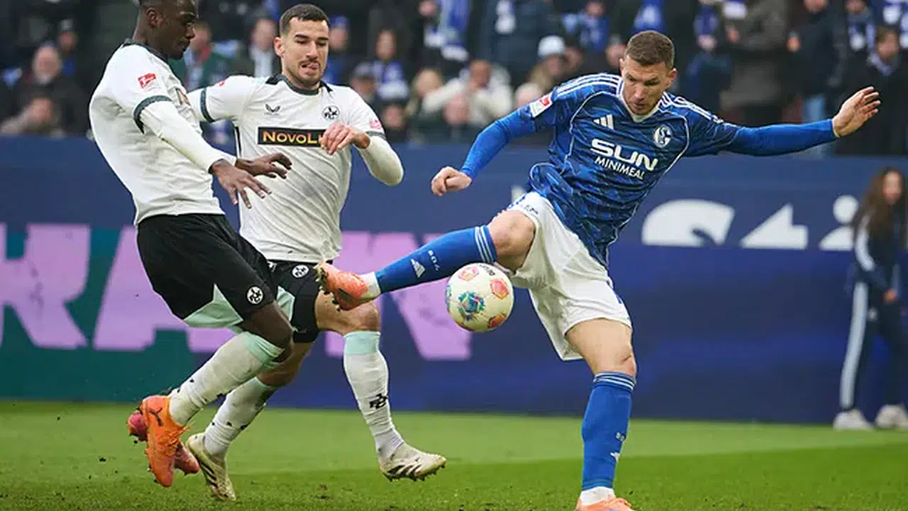 39 Yaşında Yine Sahada, Edin Dzeko Alman Ligi’ni Sallıyor