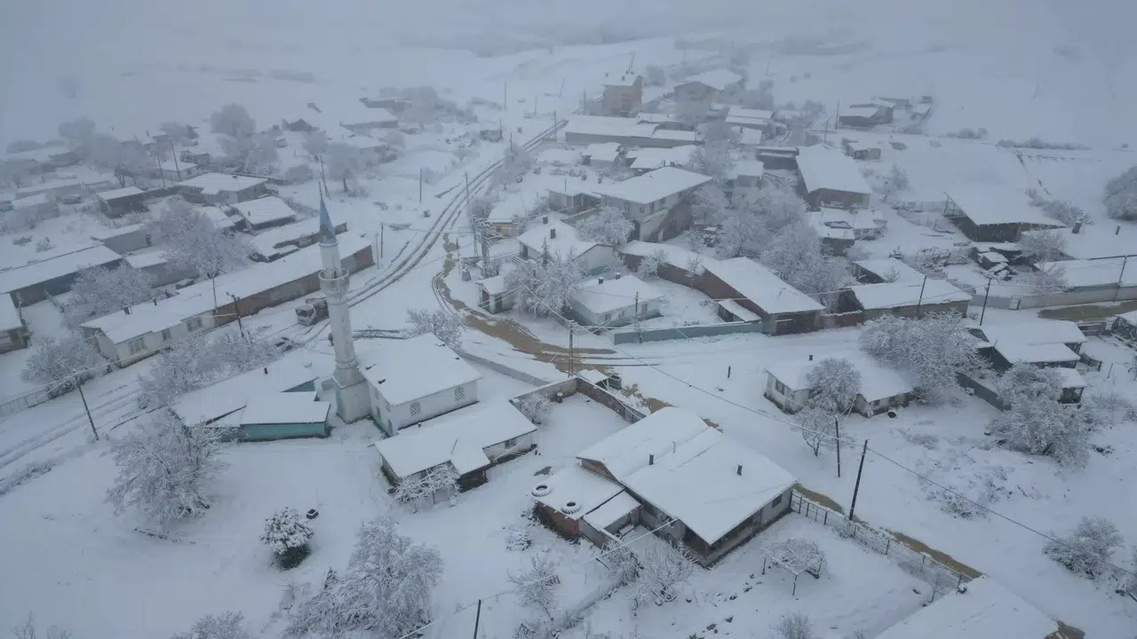 Ganos Dağı’nda kış manzarası: Tekirdağ’da kar yağışı devam ediyor
