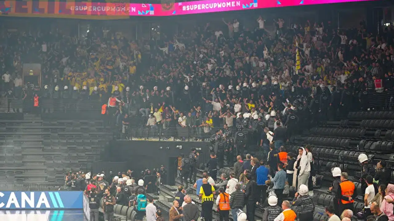 Beşiktaş Fenerbahçe Opet voleybol maçı saat kaçta, canlı izlenir mi, yayın bilgileri var mı?