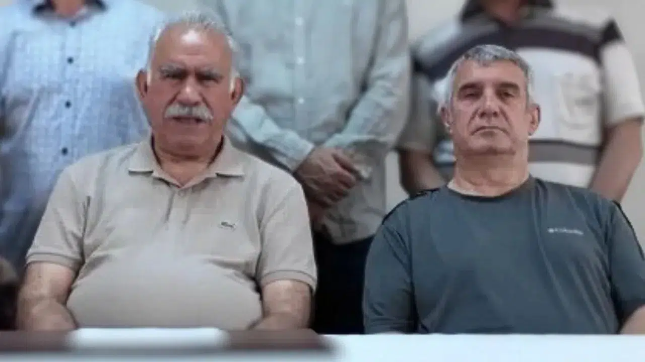 İmralı’da Öcalan’ın yanında bulunan Veysi Aktaş hangi suçtan yargılandı, sekreterya görevi neden verildi?