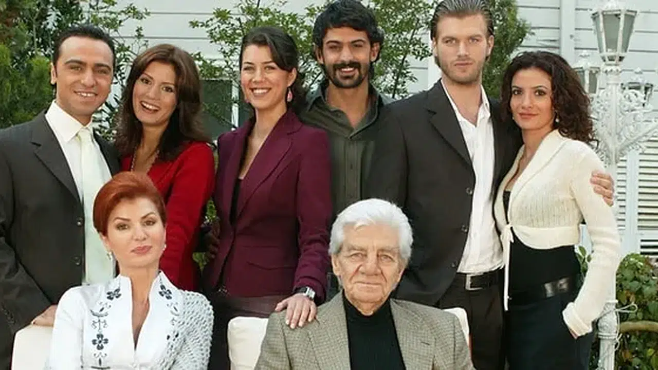 Gümüş dizisi kadrosunda kimler var, başrollerde kim oynuyor?