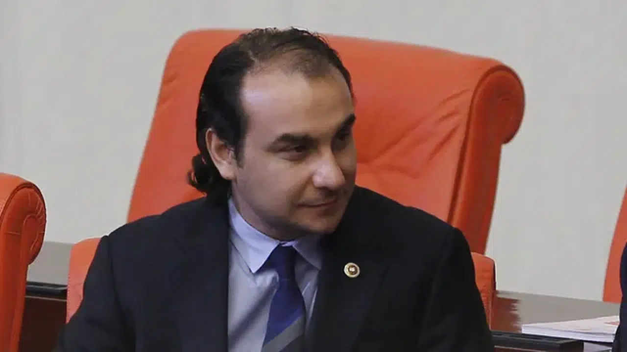 Ahmet Kutalmış Türkeş (KARİYERİ) hayatı, aslen nerelidir, kaç yaşındadır, babası kimdir, Alpaslan Türkeş ile akrabalığı var mı?